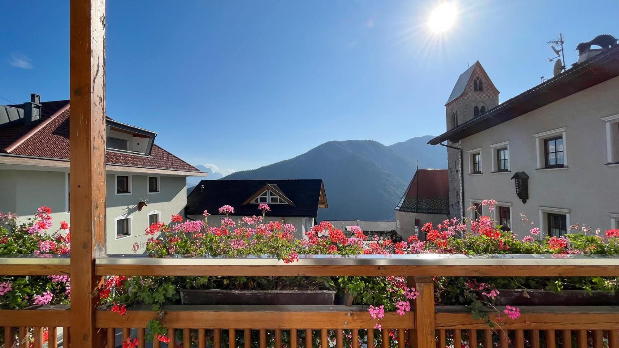 Gasthaus Zum Weissen Kreuz Lazfons Dış mekan fotoğraf
